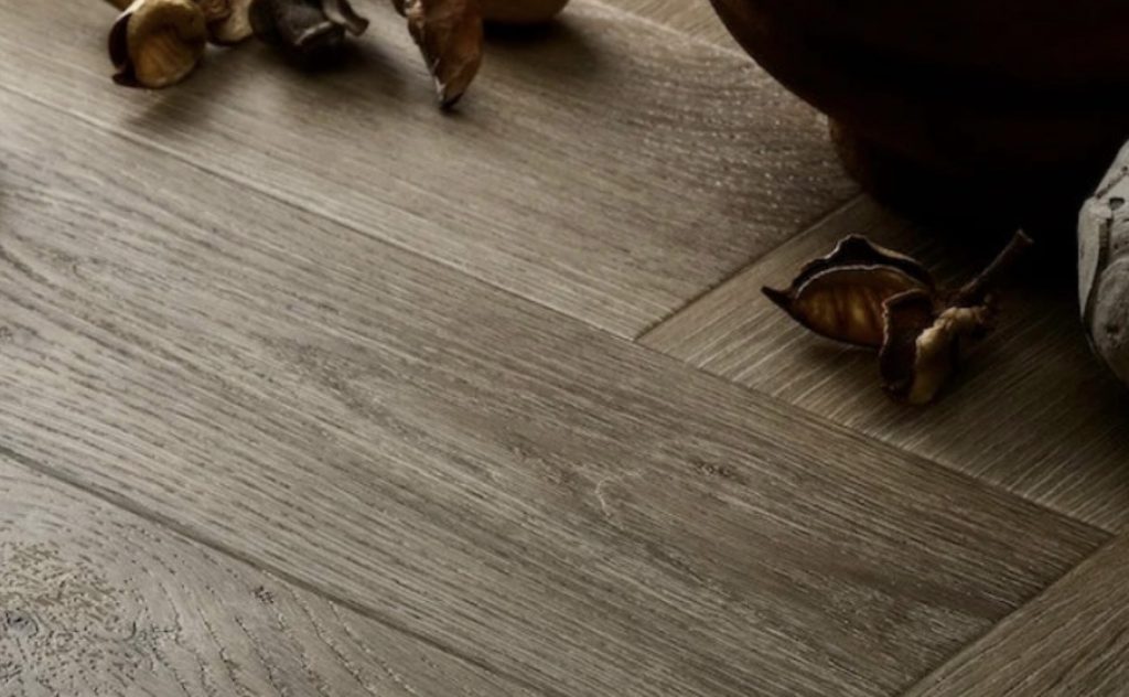 Laminate floor laying
